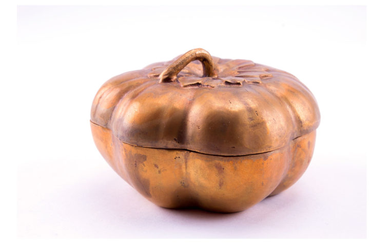 Bronze casket Tomato